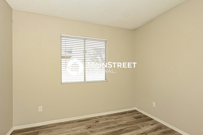 Building Photo - 3 Bedroom Pet-Friendly Home in Phoenix, AZ with Main Street Renewal