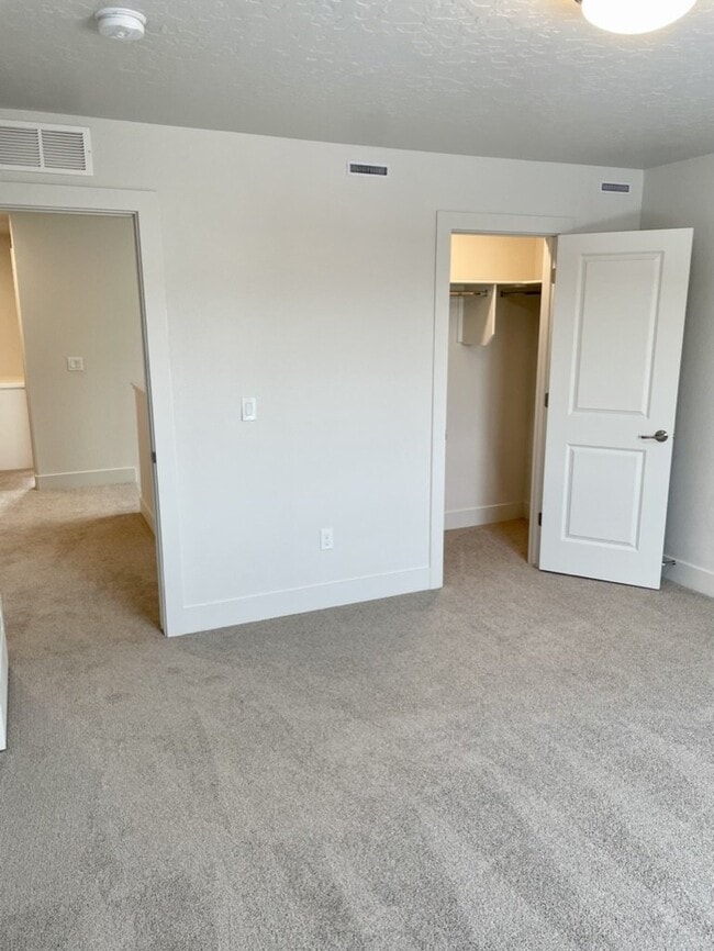 Building Photo - "Spacious 4-Bedroom Home on East Caldera Street with 2.5 Baths and 2,498 Sq Ft of Comfort in Meri...
