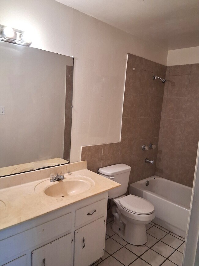 Building Photo - 1701 Lenox Ave