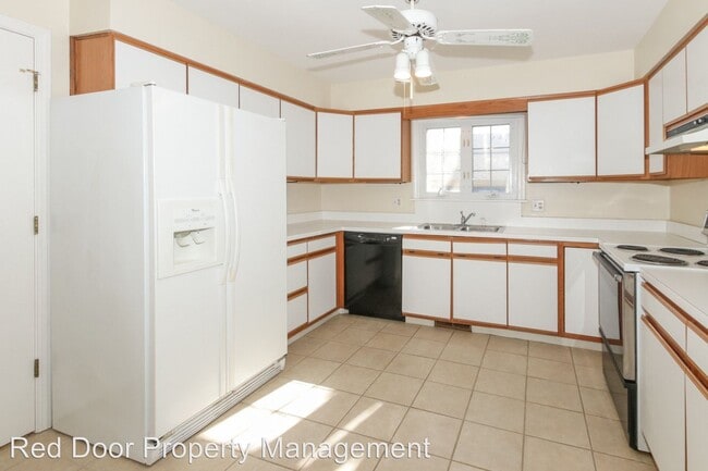 Building Photo - 7450 Lions Head Dr