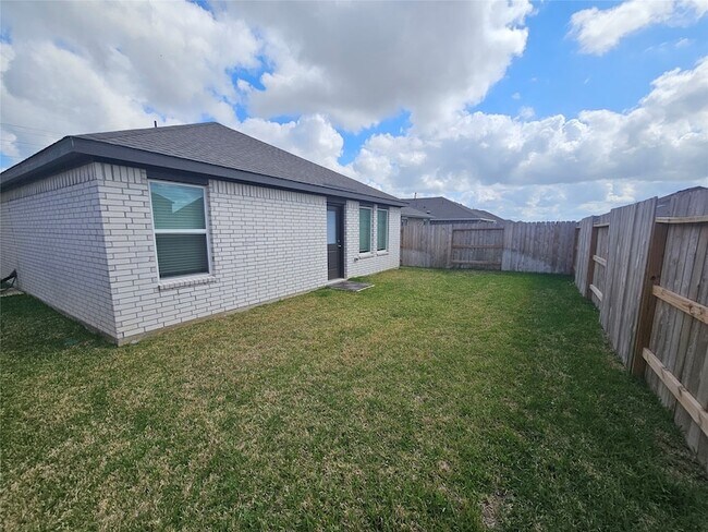 Building Photo - 28751 Texas Plns Dr