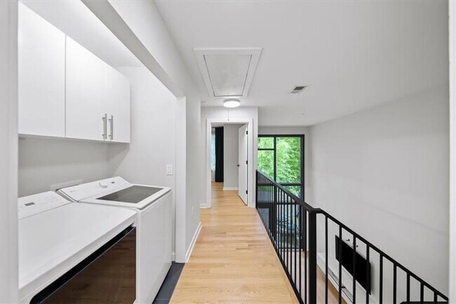 Building Photo - 1364 Rietveld Row NW