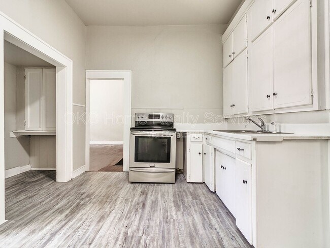 Building Photo - 1740 NW 11th St