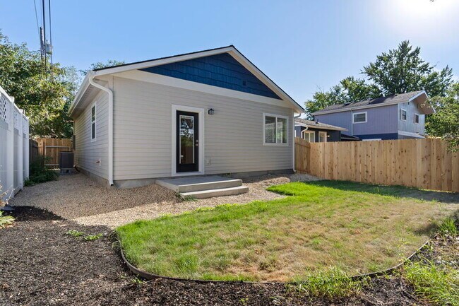 Building Photo - 3716 Custer Dr