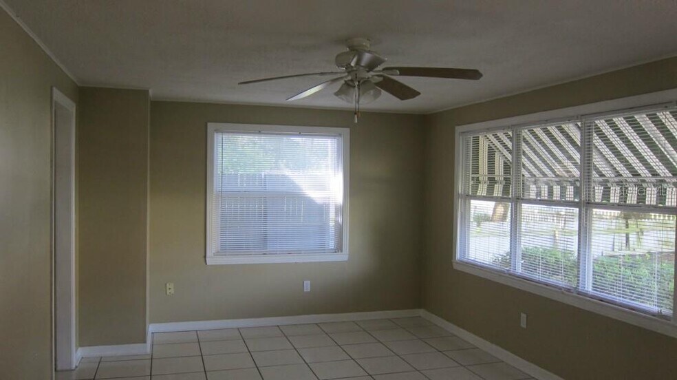 Building Photo - 815 Bay St