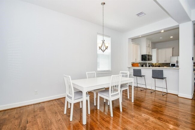 Building Photo - 703 Link Rd