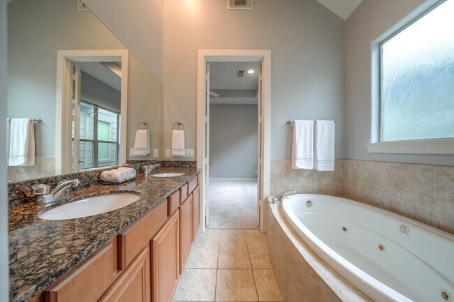 Building Photo - 1148 Patterson St