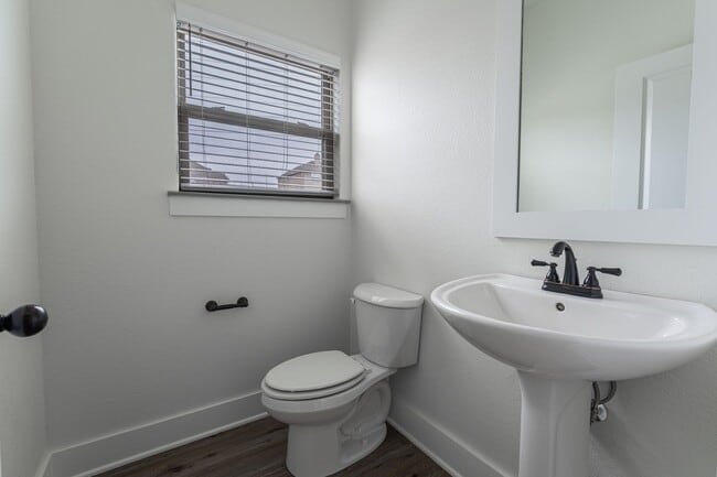 Building Photo - Beautiful Home on Two Acres