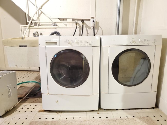 Building Photo - 1452 13th Ave NW