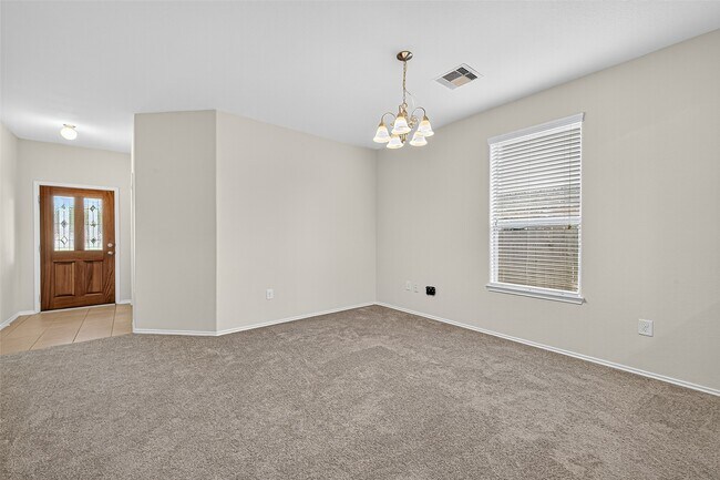 Building Photo - 1403 S Maple Dr