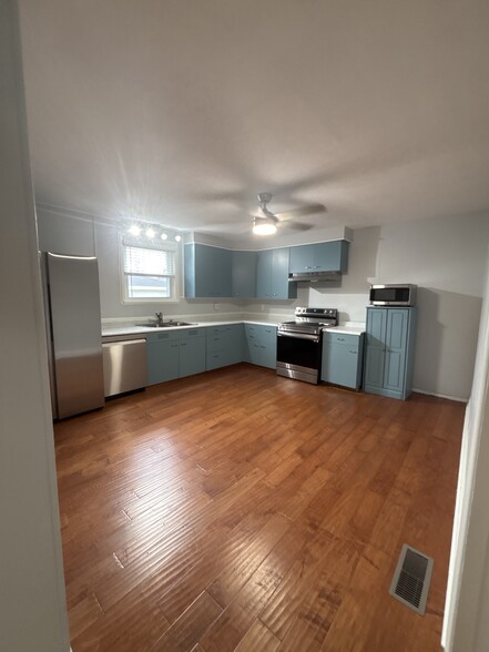 Building Photo - 866 Harlan St