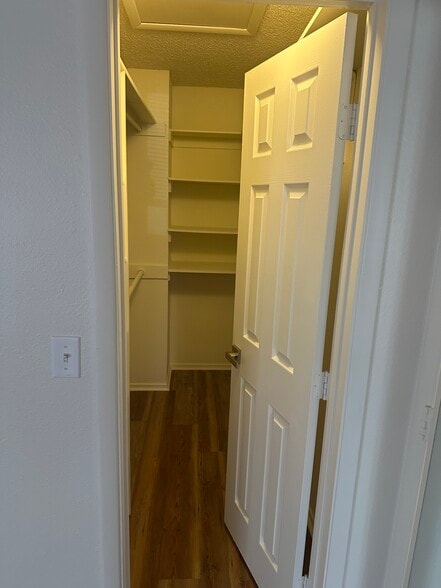 Building Photo - 8140 Spur Ct