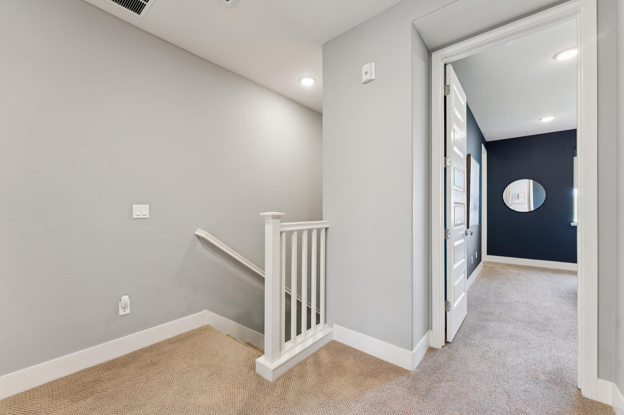 Building Photo - 489 Diller St