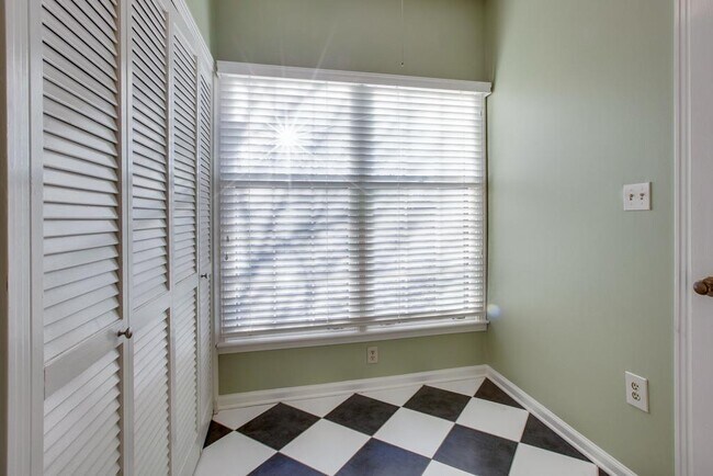 Building Photo - 4505 Harding Pike