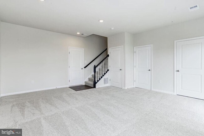 Building Photo - 5014 MacDonough Pl