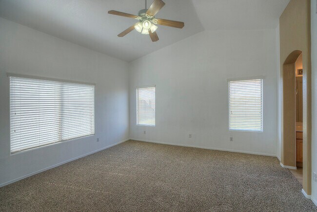 Building Photo - 3Bed/2Bath House at Greenway/Litchfield! J...
