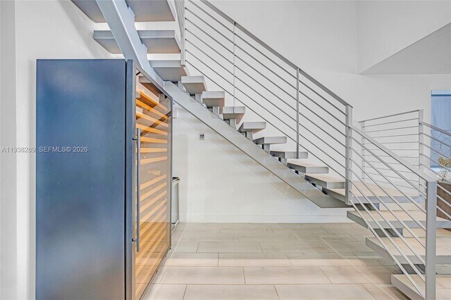 Building Photo - 817 NE 17th Way