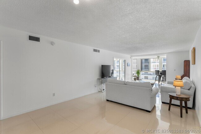 Building Photo - 3100 NE 49th St