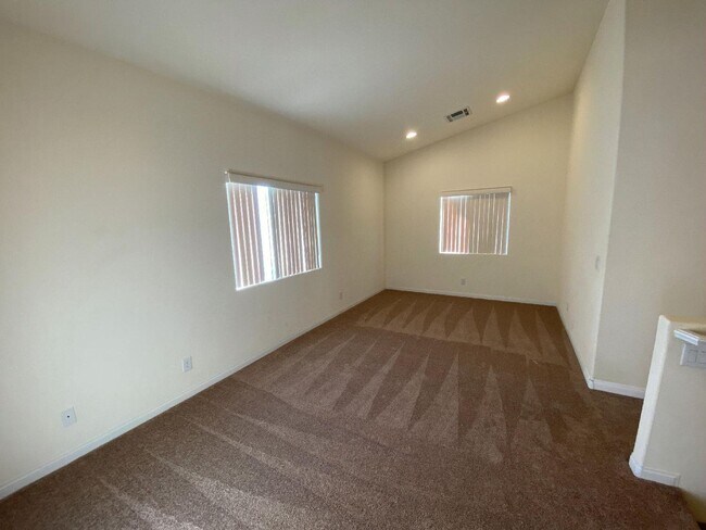 Building Photo - 869 Park Walk Ave