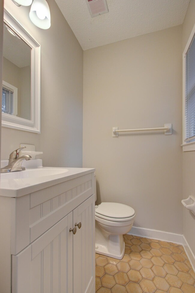 Building Photo - 105 Wadmalaw Cir