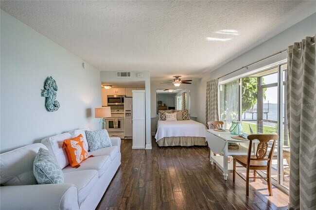 Building Photo - 2570 Gary Cir