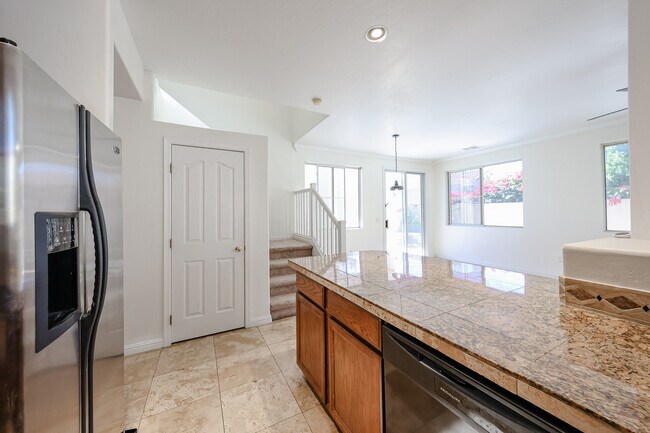 Building Photo - 337 W Mountain Sage Dr