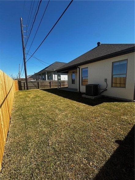 Building Photo - 2300 Pirate Dr