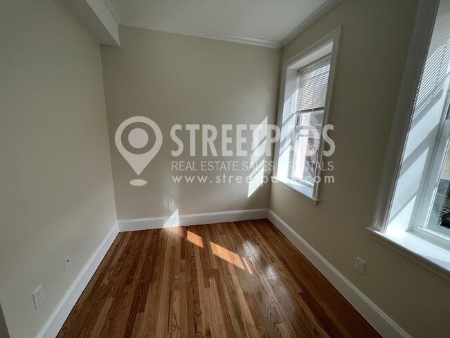 Building Photo - 4 bedroom in Brookline MA 02446