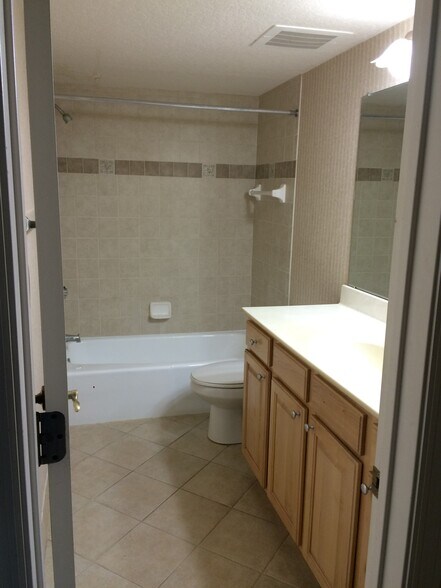Building Photo - 6100 Gulfport Blvd S