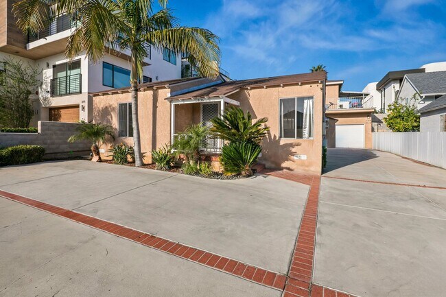 Building Photo - Emerson St