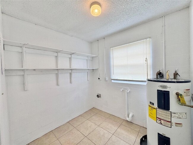 Building Photo - 2575 Elm Ave