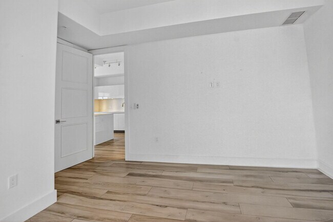 Building Photo - 155 E Boca Raton Rd