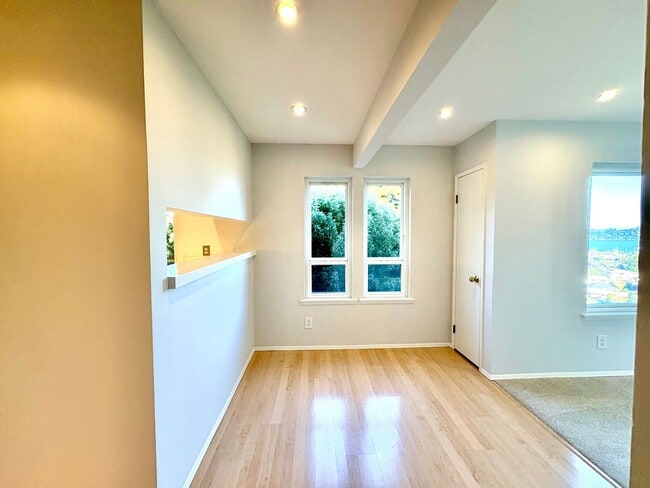 Building Photo - Vacation living every day. 2Bed/2Bath