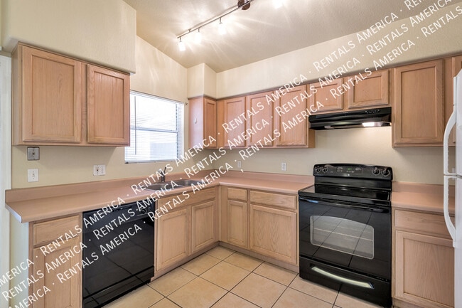 Building Photo - 5568 W Peaceful Dove Pl