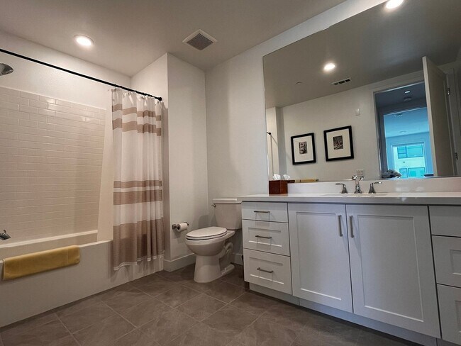 Building Photo - Luxury Condo in Lexington at Central Park West - Available Beginning of September!!