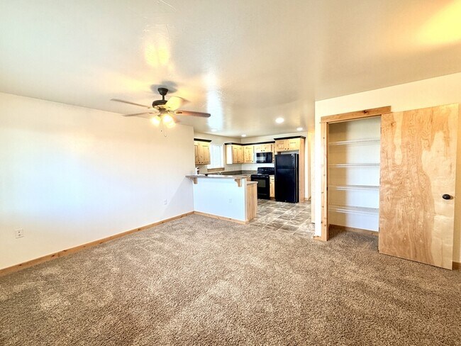 Building Photo - 3724 Travertine Way