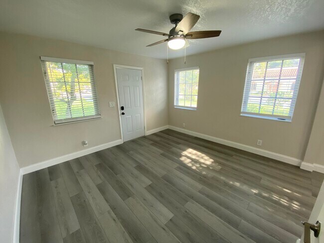 Building Photo - 10 N Palmway
