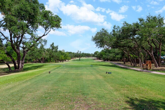 Building Photo - 9006 Balcones Club Dr