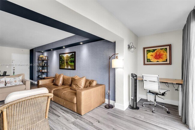 Building Photo - 77 Crandon Blvd