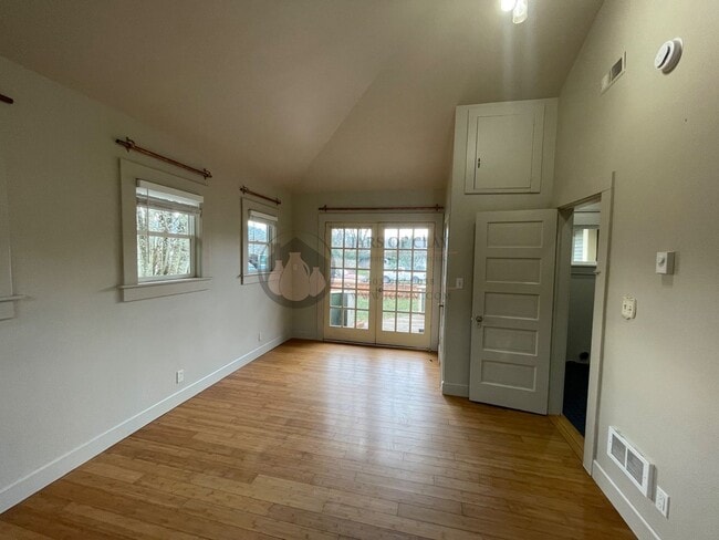 Building Photo - Charming House- Ready to Rent- Philomath