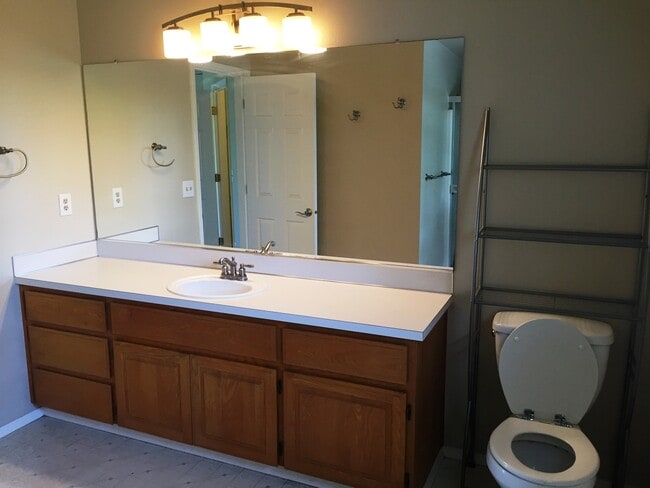 Building Photo - Desirable Prune Hill 4-Bedroom!