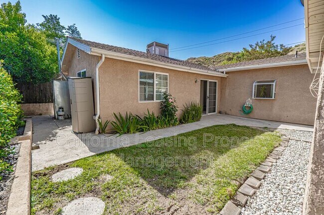 Building Photo - 29717 Hunstock St