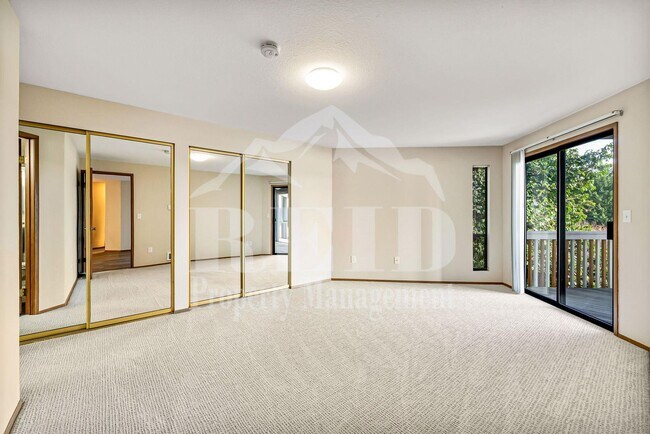 Building Photo - Water view 4 plex close to Silverdale and Public Transportation.