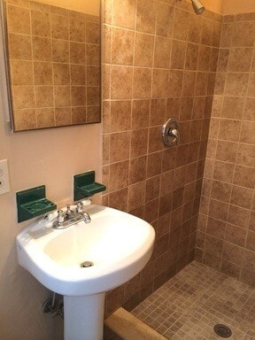 Building Photo - 6714 Nina Rosa Dr