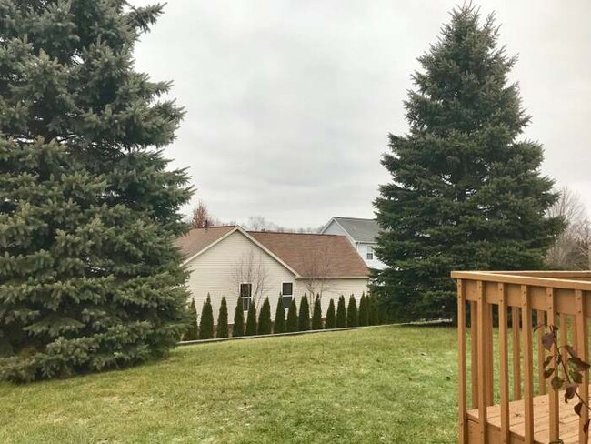 Building Photo - 2105 Aspen Dr