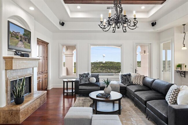 Building Photo - 4805 Mirador Dr