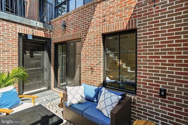 Building Photo - 2100 4th St NE