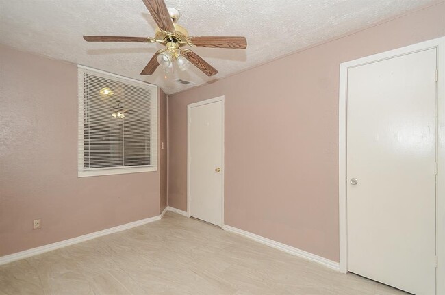 Building Photo - 9414 Clipperwood Pl