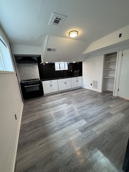 Building Photo - 2355 Virginia Pl NE