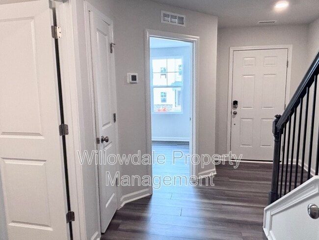 Building Photo - 4010 Silver Oak Ln